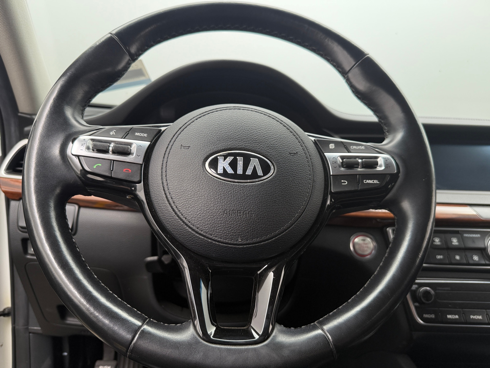 Thumbnail: 2017 Kia Cadenza - 4