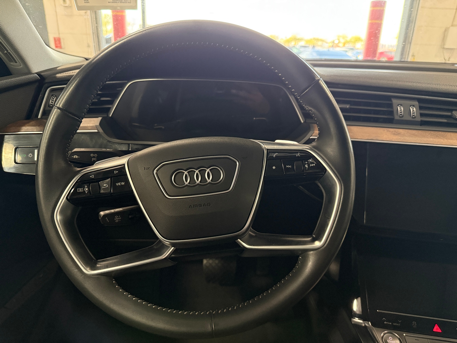 Thumbnail: 2020 Audi e-tron S - 4