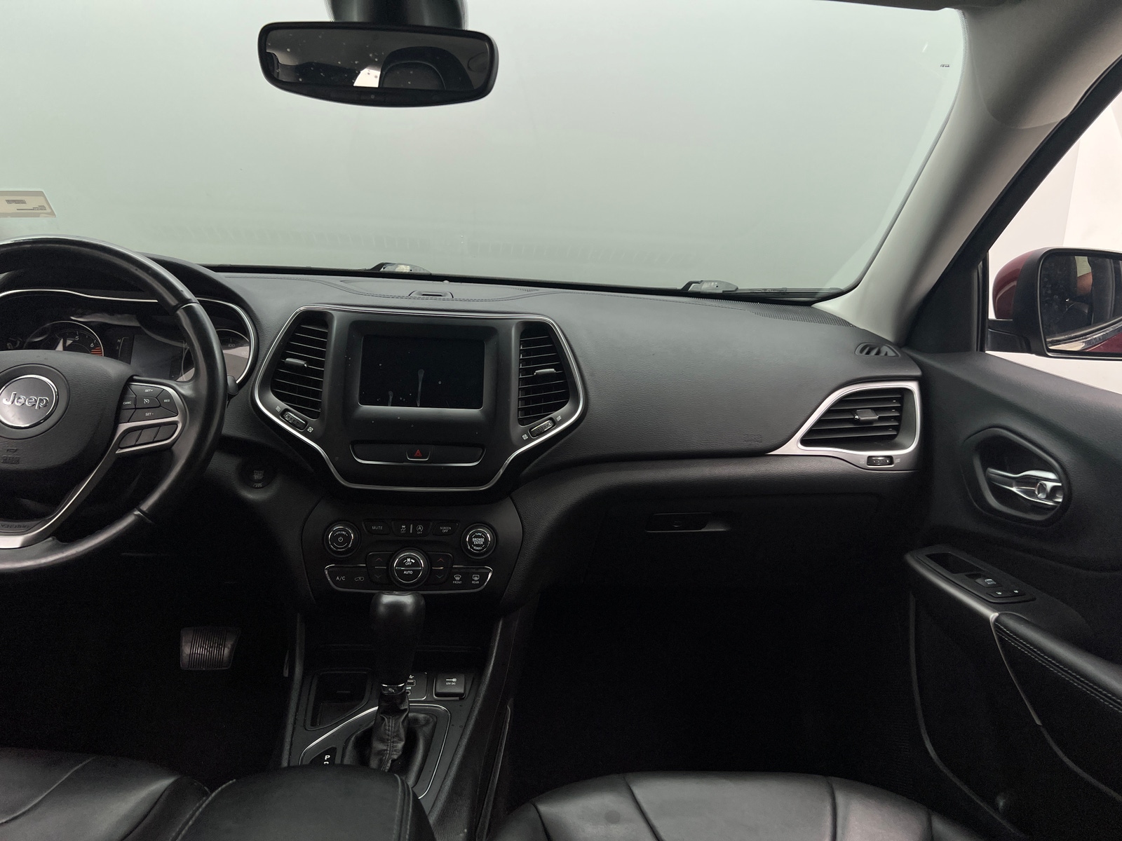 Thumbnail: 2019 Jeep Cherokee - 3
