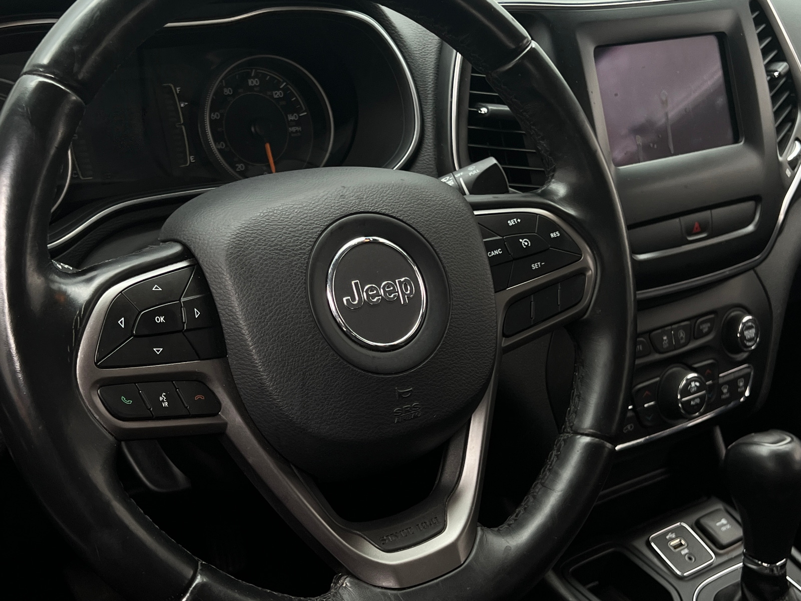 Thumbnail: 2019 Jeep Cherokee - 5