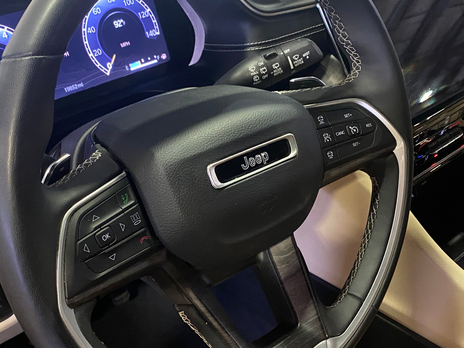 Thumbnail: 2023 Jeep Grand Cherokee L - 4