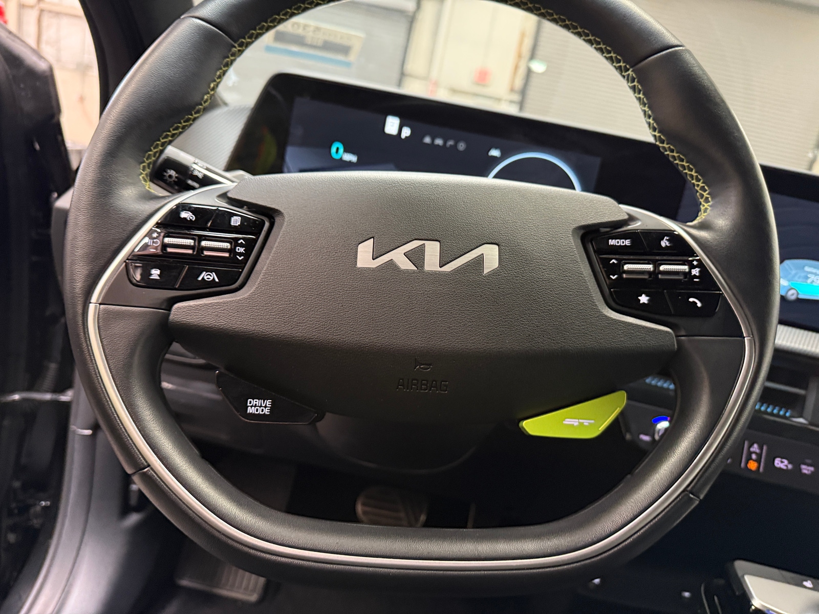Thumbnail: 2023 Kia EV6 - 4