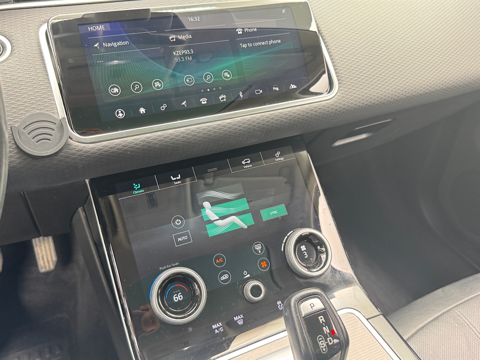 Thumbnail: 2020 Land Rover Range Rover Evoque - 3