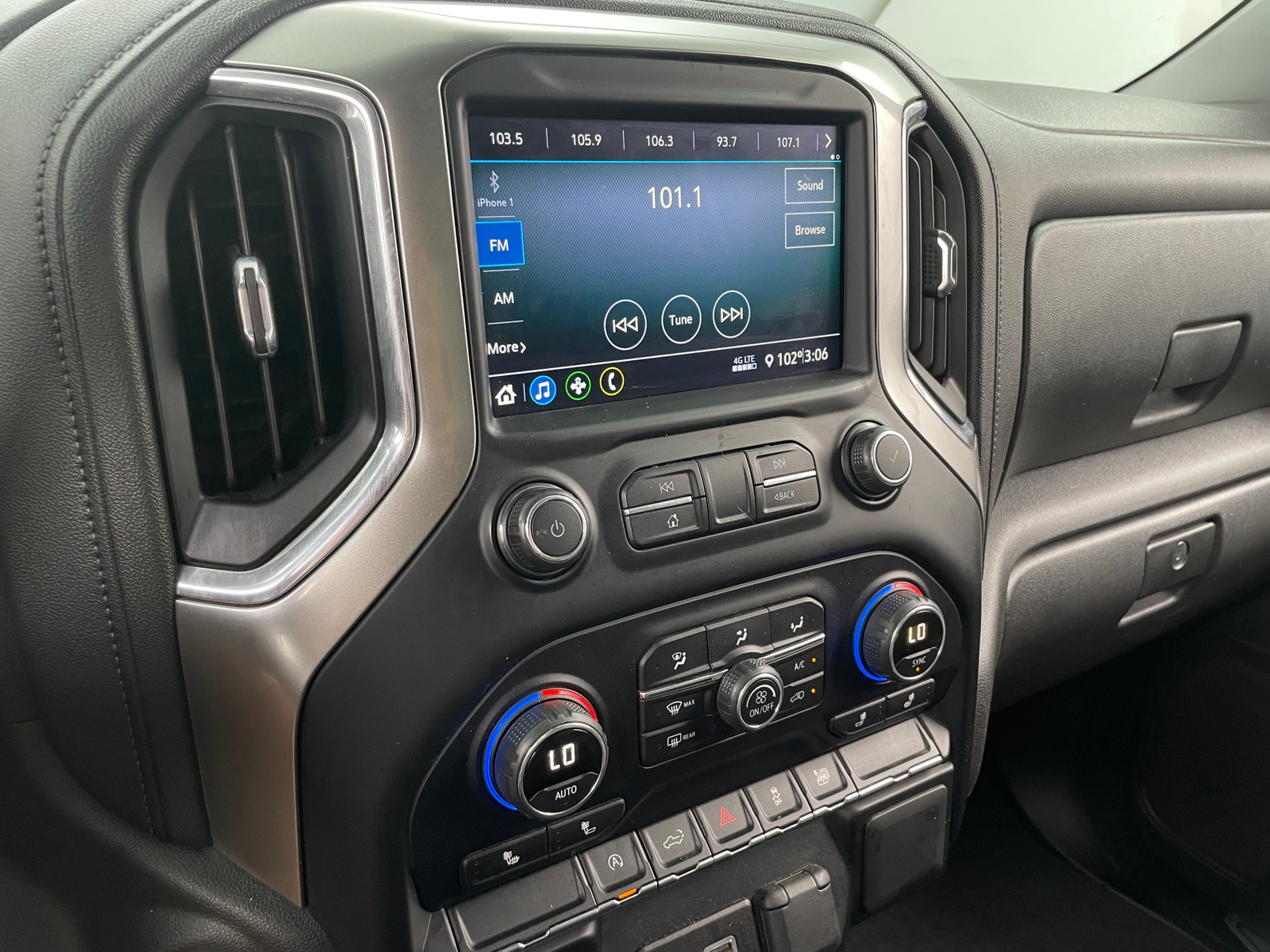 Thumbnail: 2020 Chevrolet Silverado 1500 - 4