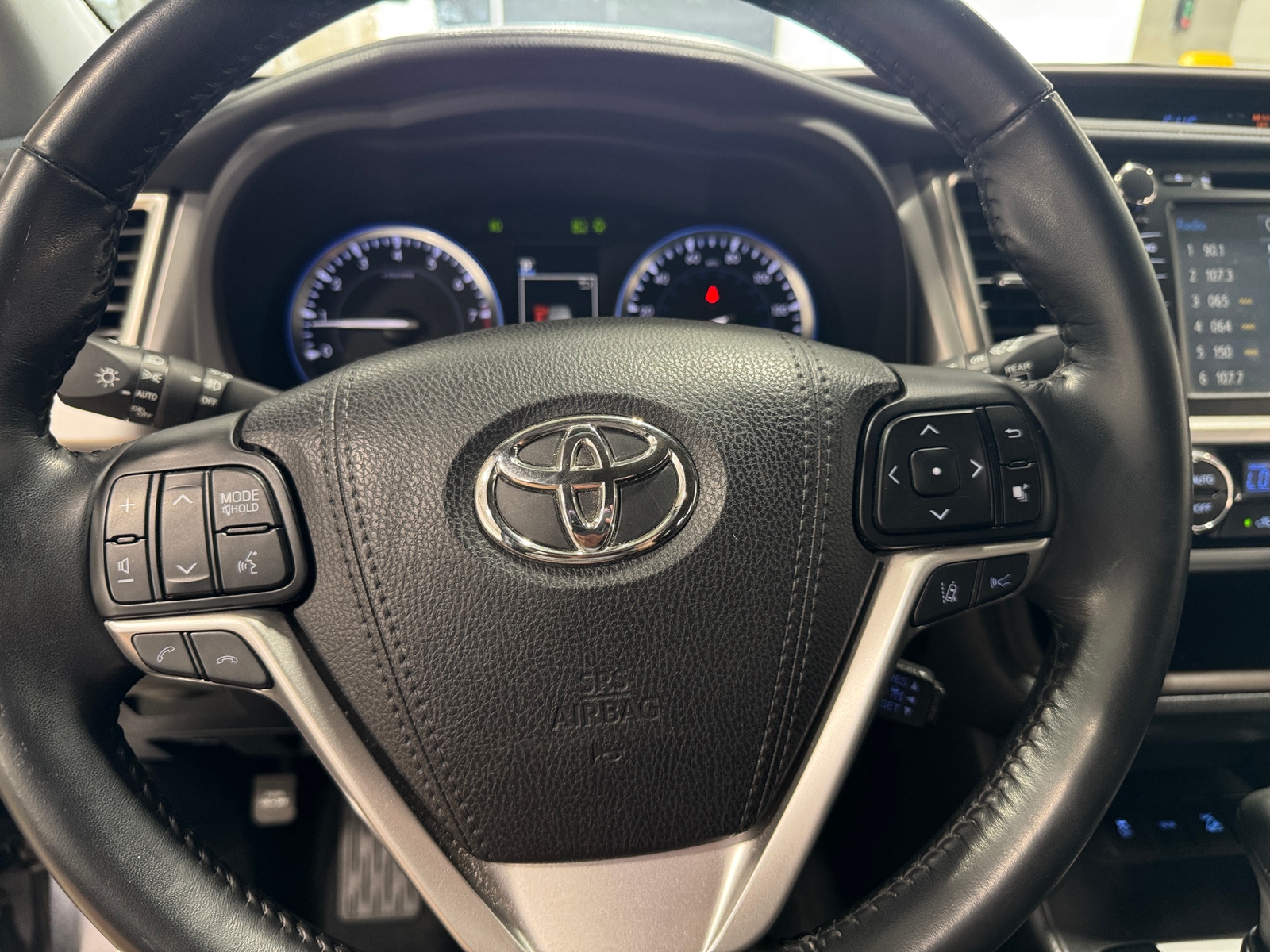 Thumbnail: 2017 Toyota Highlander - 4