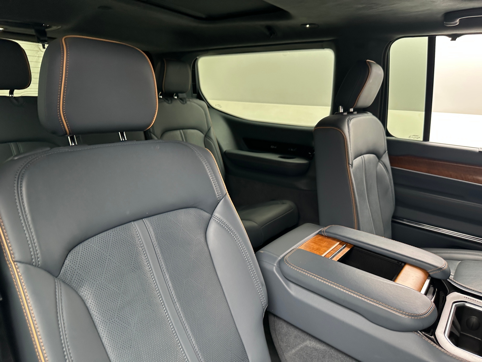 Thumbnail: 2022 Jeep Grand Wagoneer - 5
