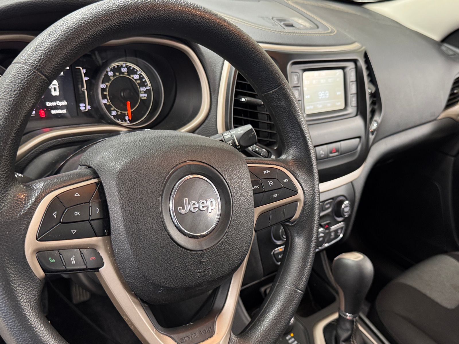 Thumbnail: 2018 Jeep Cherokee - 3