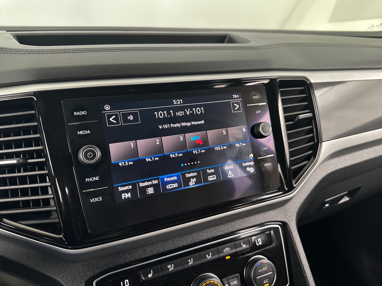 Thumbnail: 2021 Volkswagen Atlas - 3