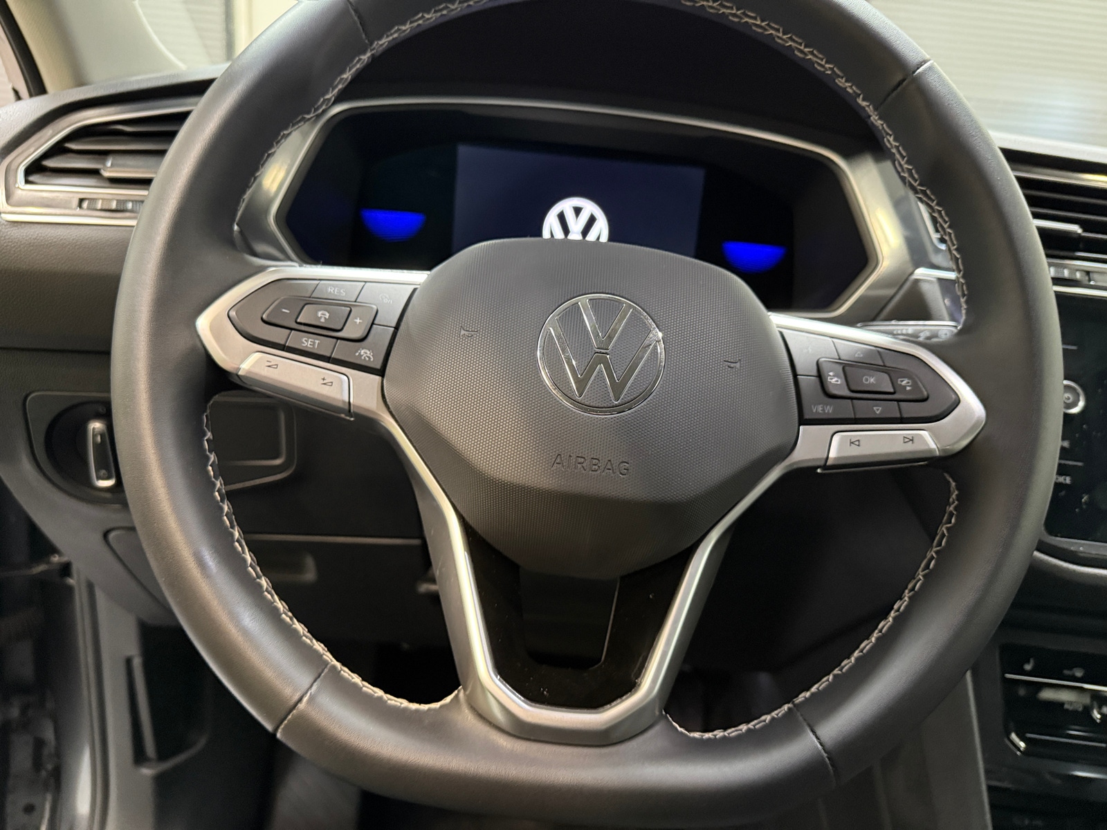 Thumbnail: 2022 Volkswagen Tiguan - 5