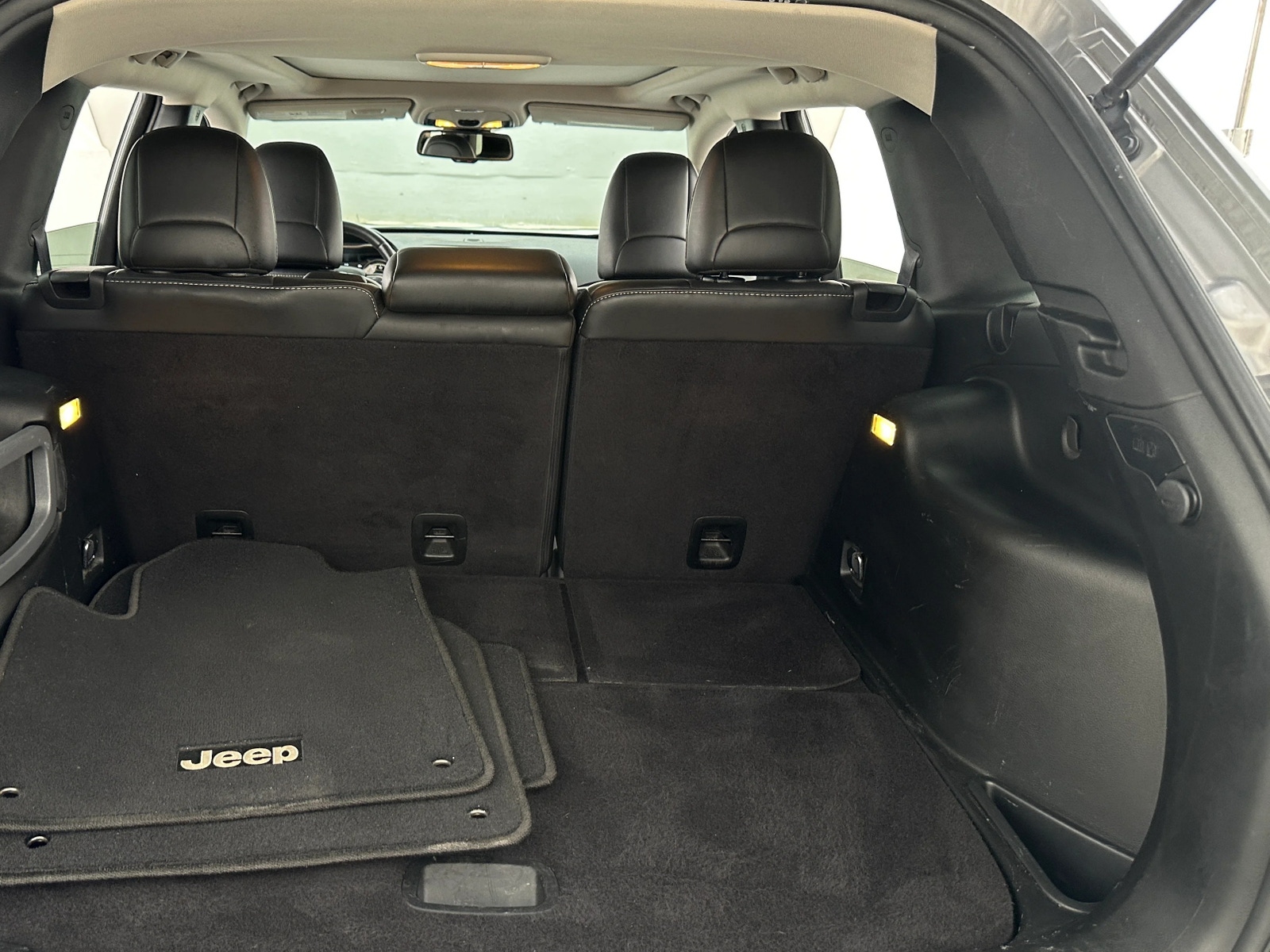 Thumbnail: 2017 Jeep Cherokee - 6