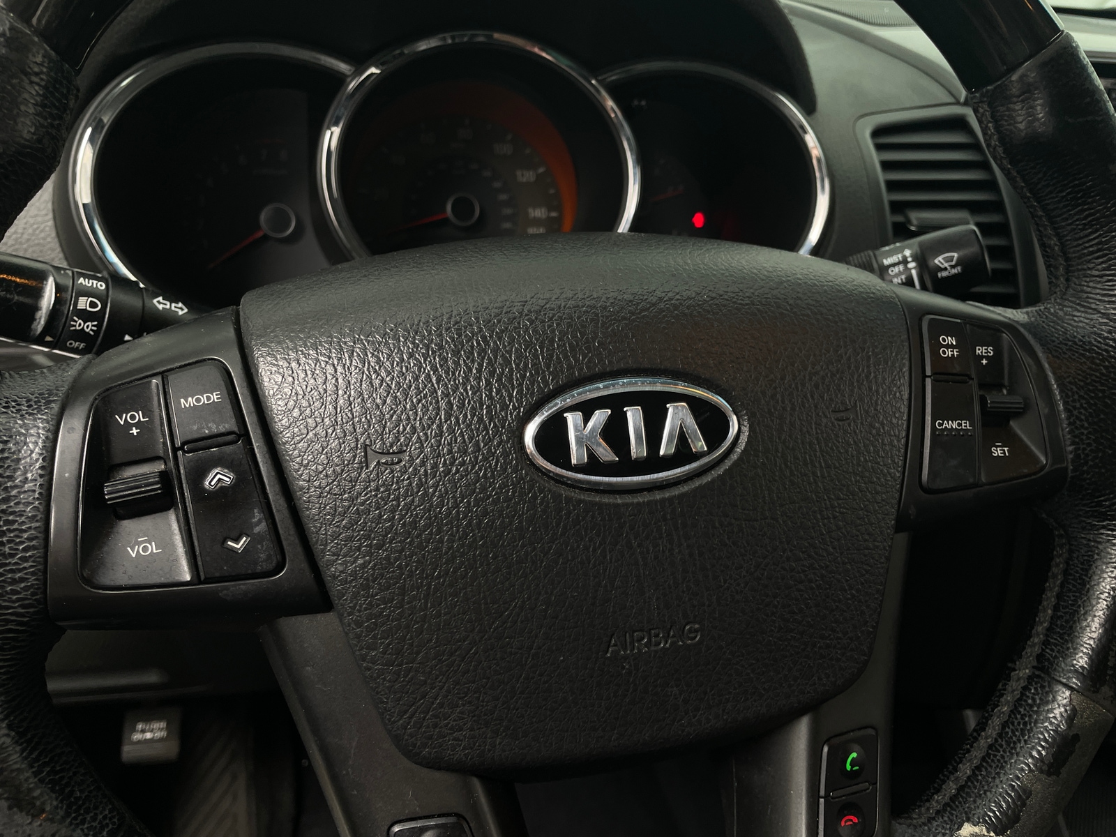 Thumbnail: 2012 Kia Sorento - 4