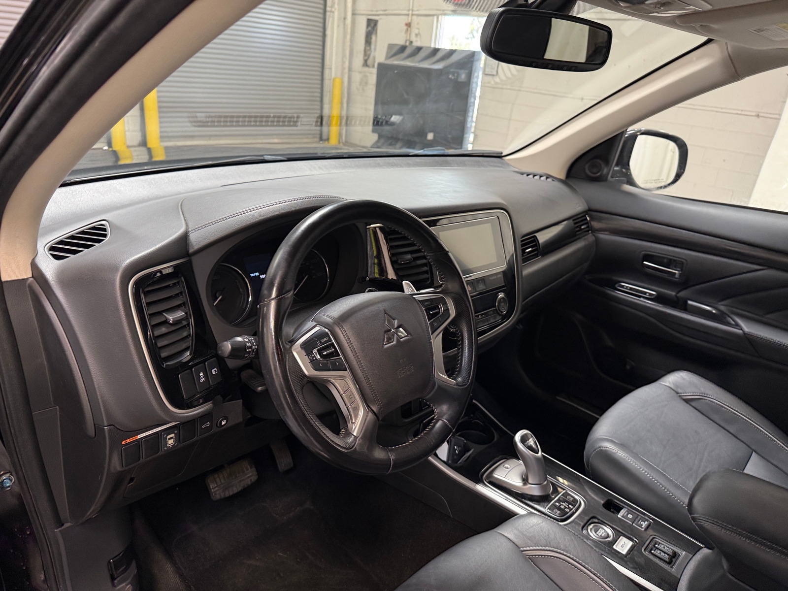 Thumbnail: 2018 Mitsubishi Outlander - 2