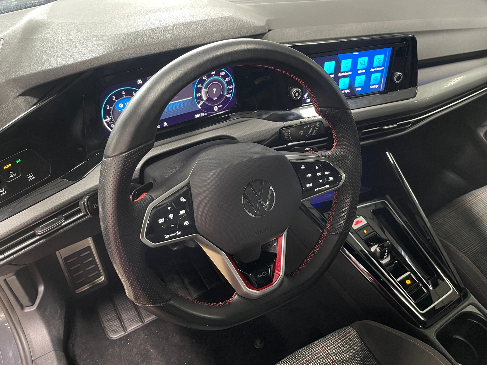 Thumbnail: 2023 Volkswagen Golf - 3