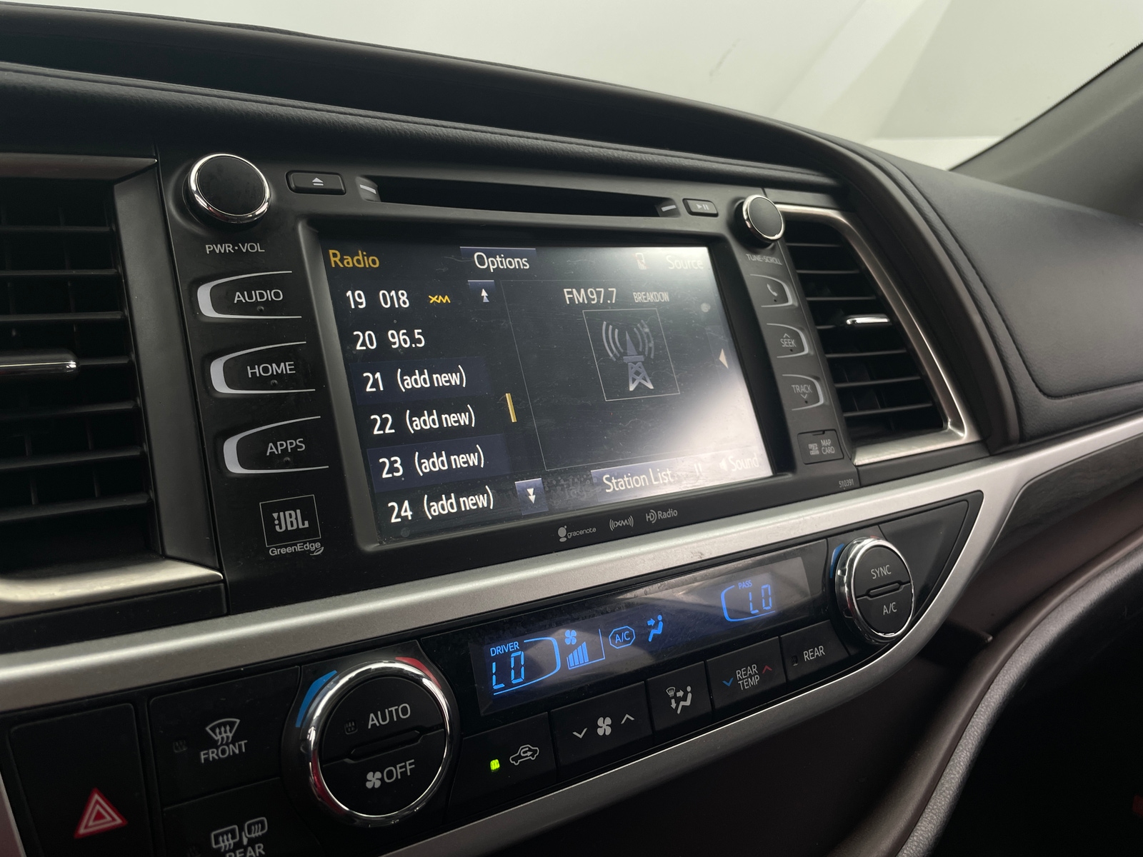 Thumbnail: 2019 Toyota Highlander - 3