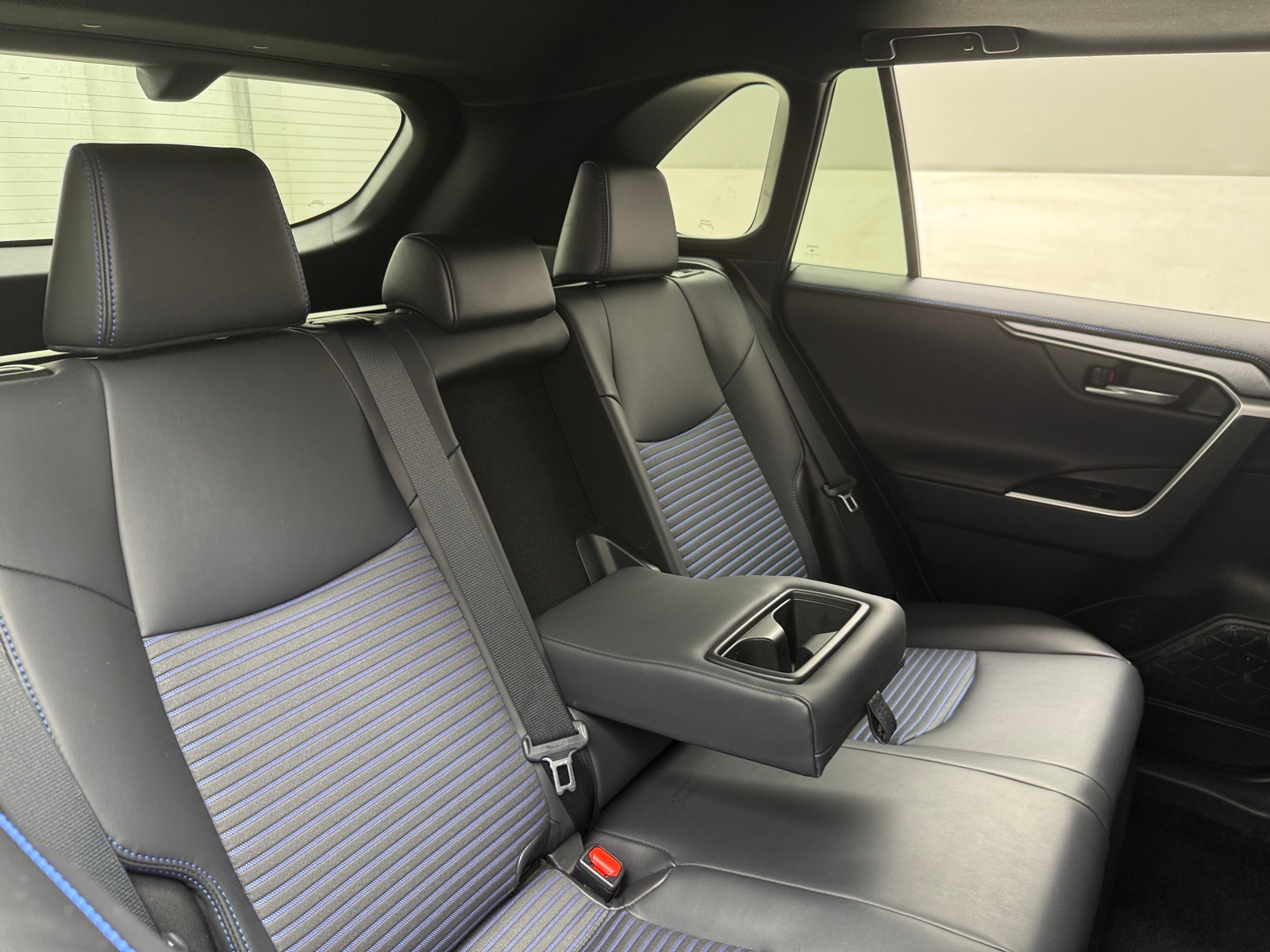 Thumbnail: 2021 Toyota RAV4 - 6