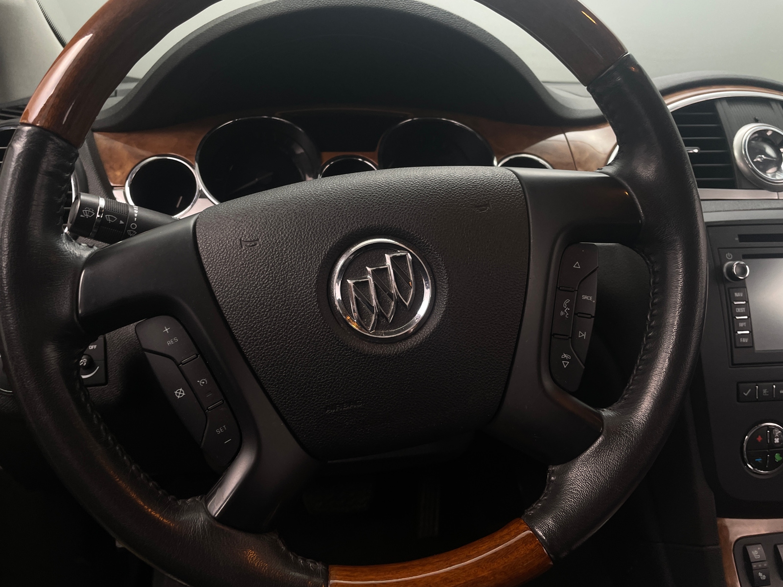 Thumbnail: 2011 Buick Enclave - 4