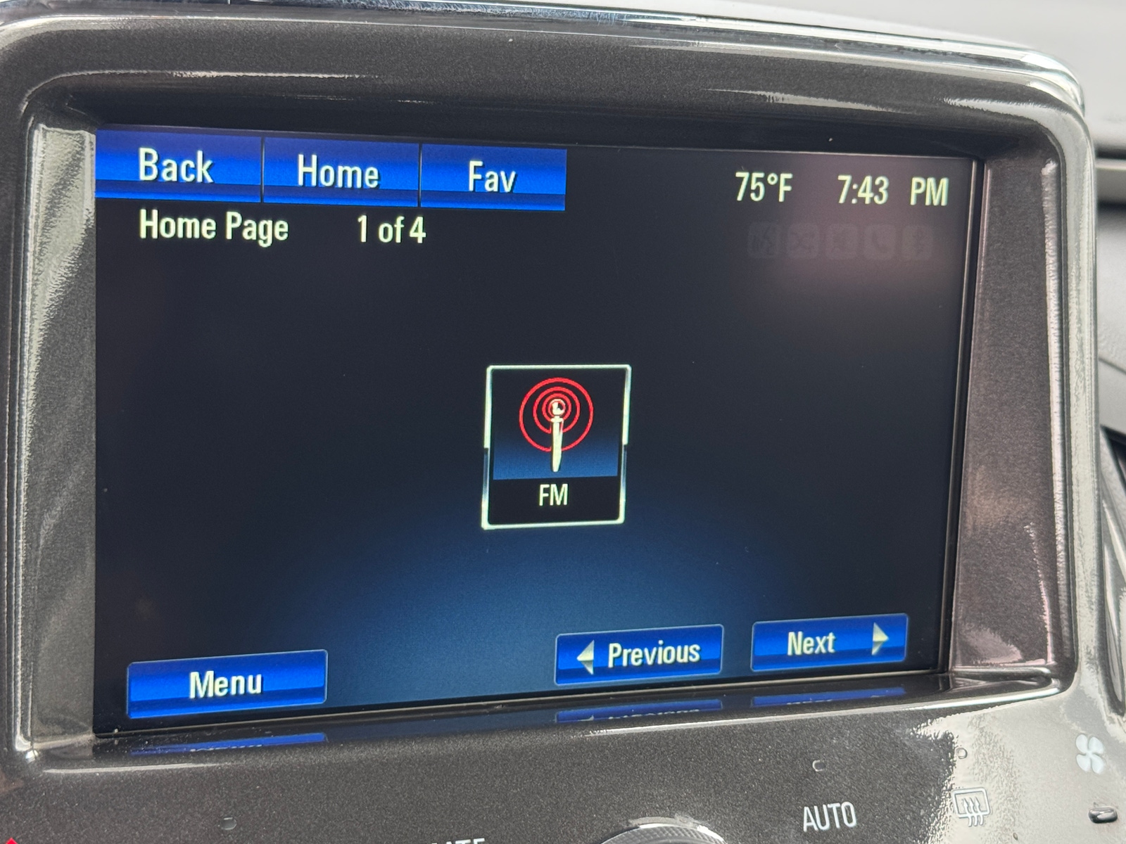 Thumbnail: 2014 Chevrolet Volt - 3