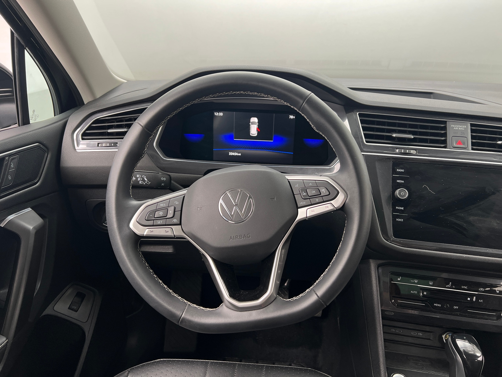 Thumbnail: 2022 Volkswagen Tiguan - 4