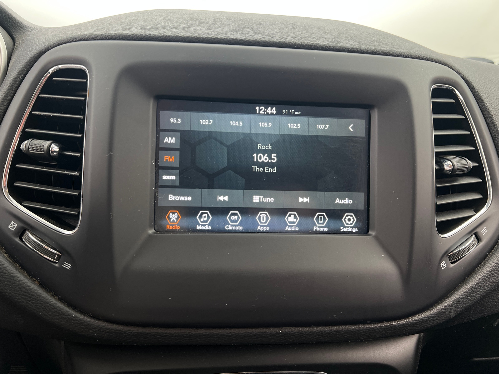 Thumbnail: 2021 Jeep Compass - 4
