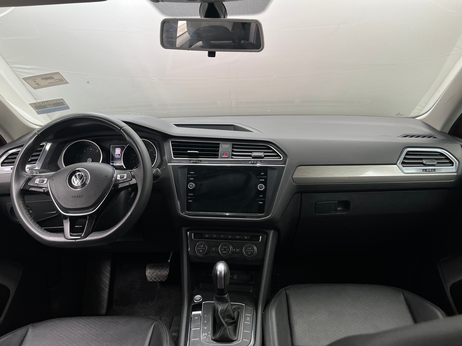 Thumbnail: 2020 Volkswagen Tiguan - 3