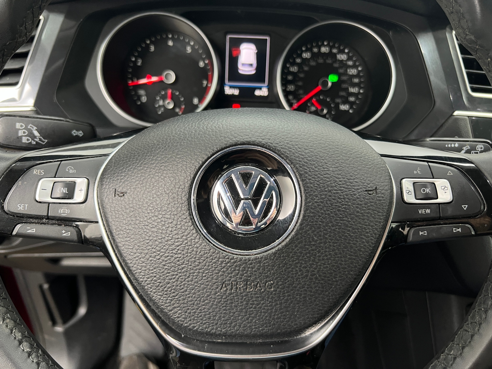 Thumbnail: 2020 Volkswagen Tiguan - 5