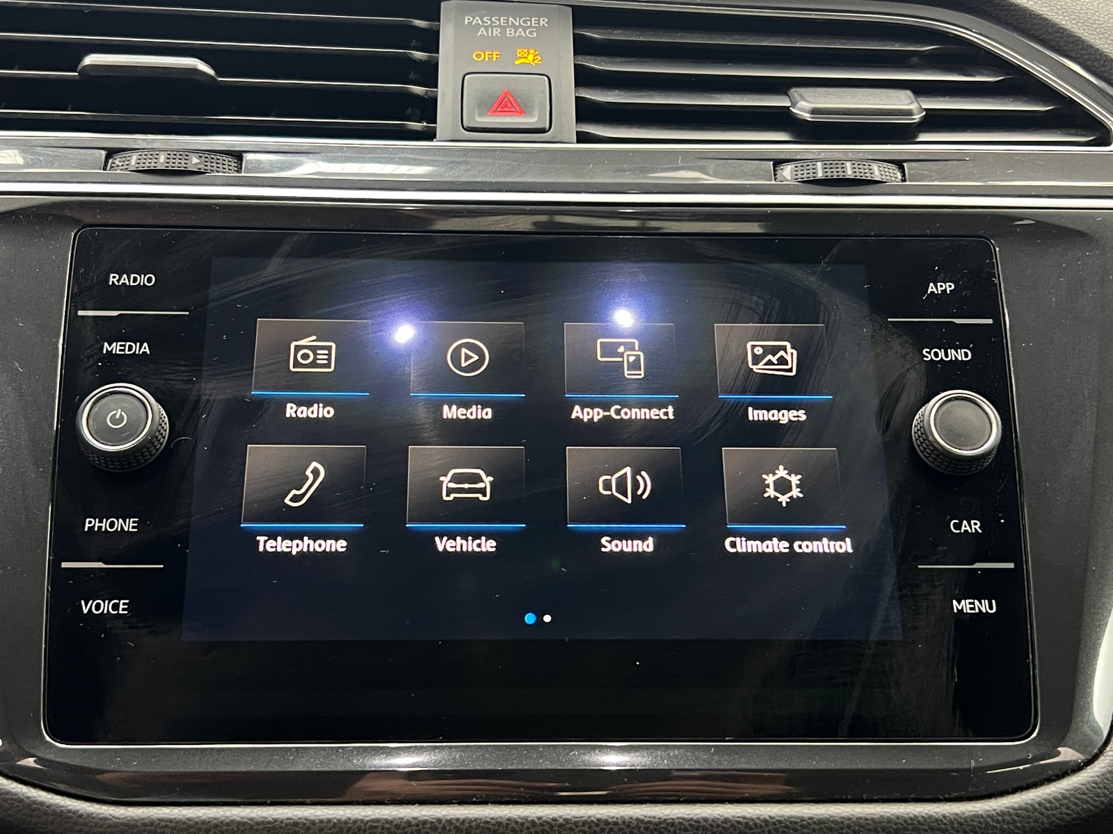 Thumbnail: 2020 Volkswagen Tiguan - 4