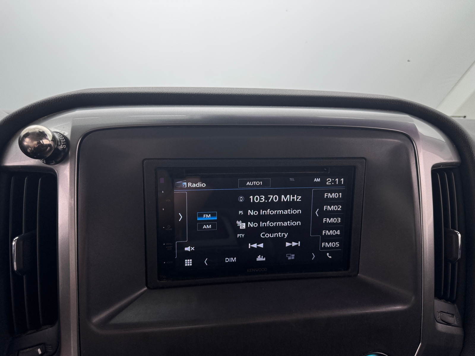 Thumbnail: 2015 Chevrolet Silverado 1500 - 4