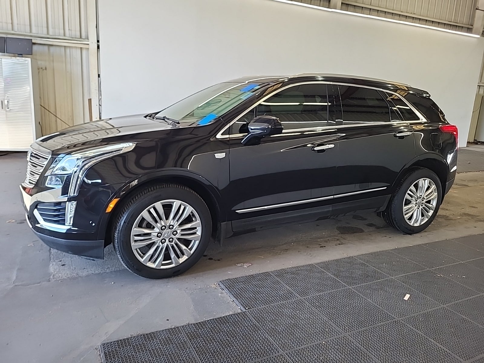 2017 Cadillac XT5 Premium Luxury FWD
