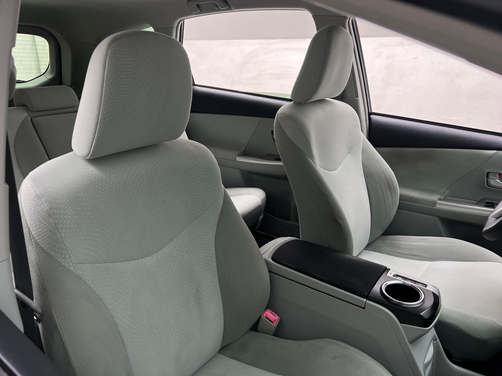 Thumbnail: 2012 Toyota Prius v - 2