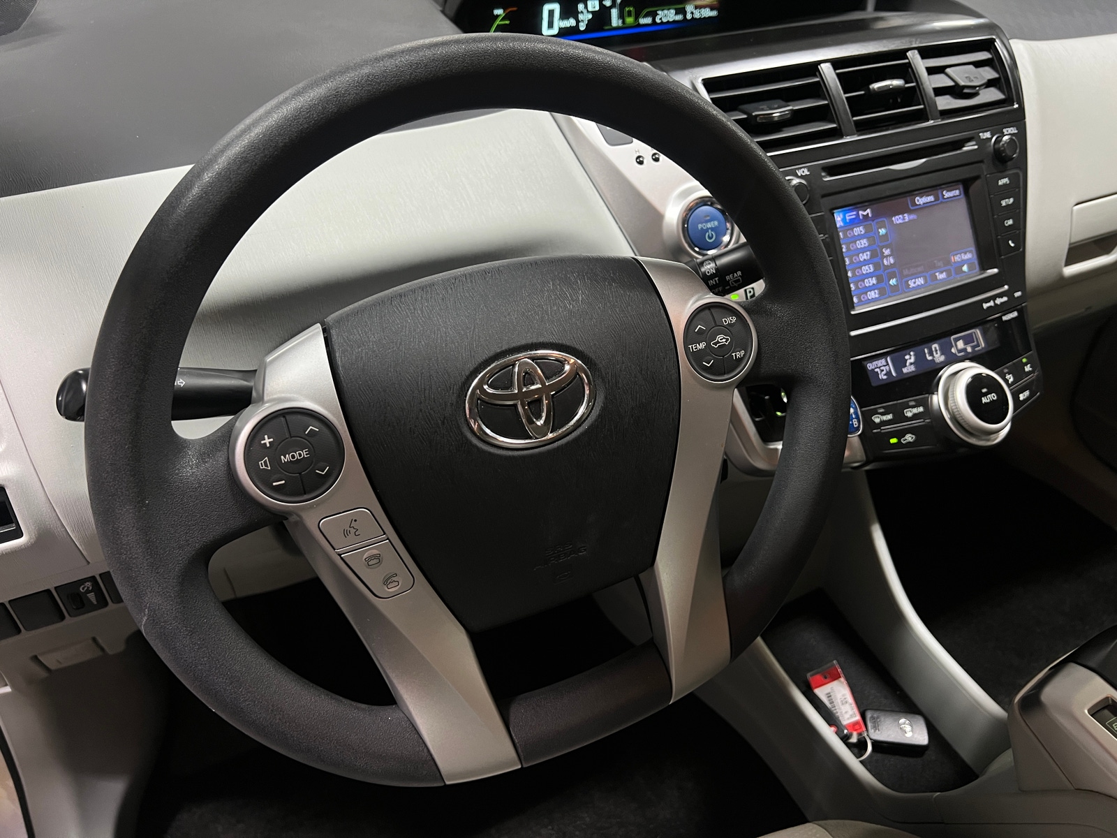Thumbnail: 2012 Toyota Prius v - 5