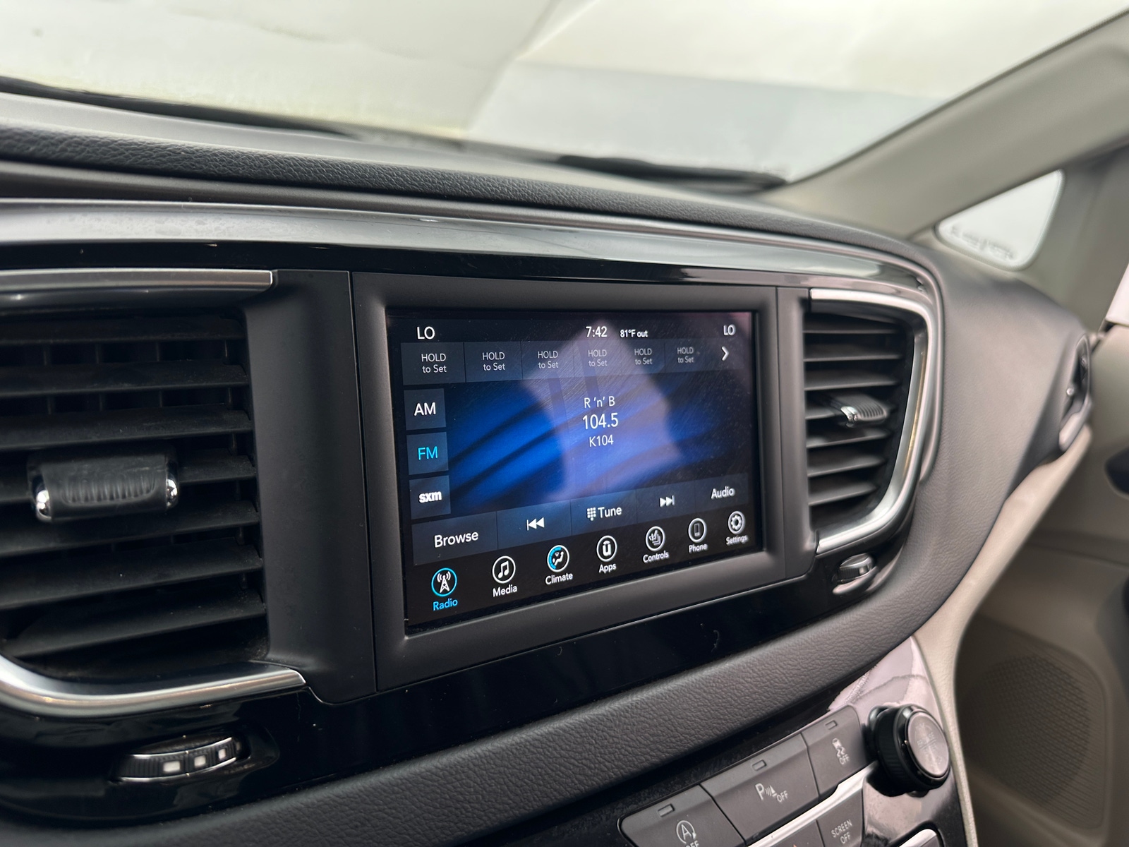 Thumbnail: 2020 Chrysler Pacifica - 3