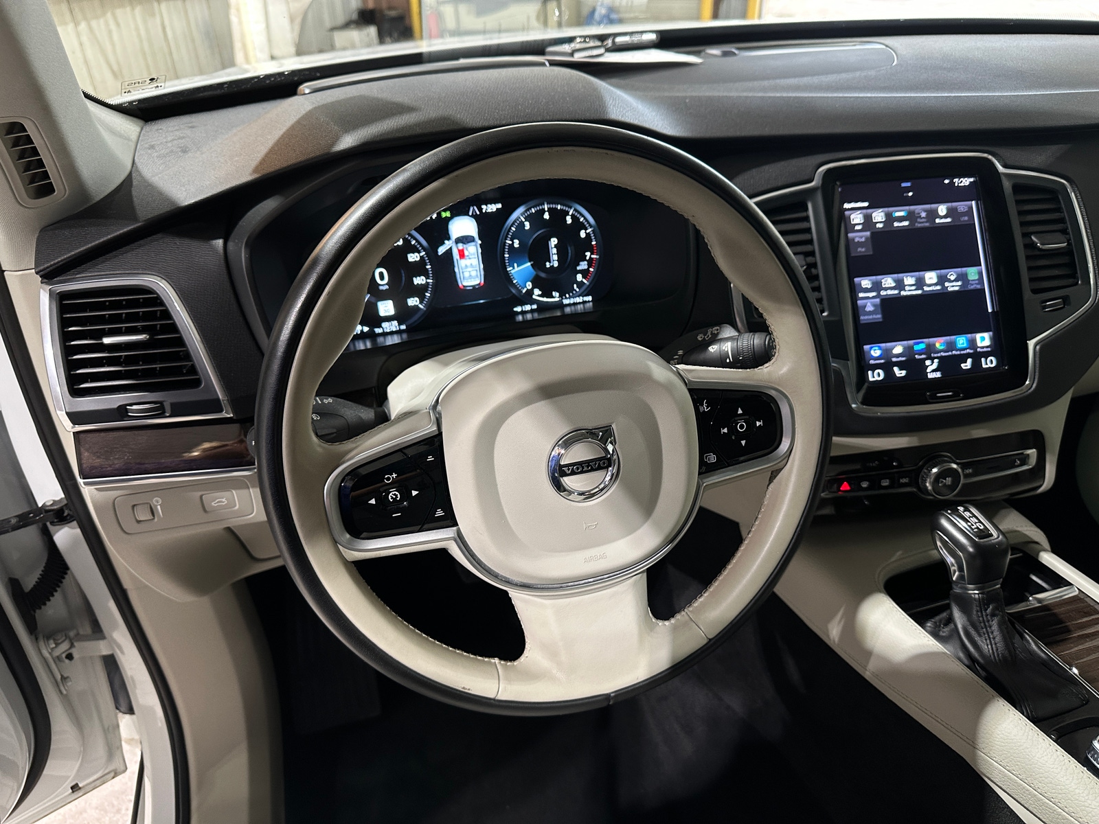 Thumbnail: 2019 Volvo XC90 - 4