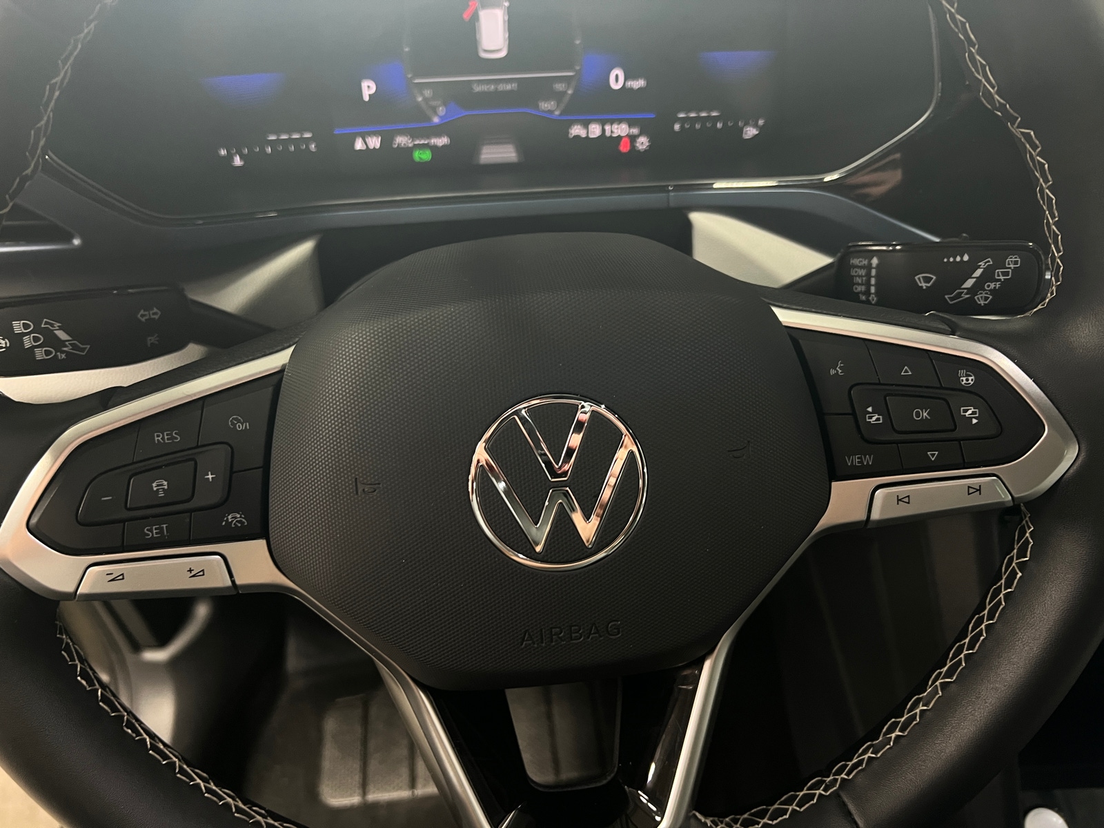 Thumbnail: 2023 Volkswagen Taos - 4