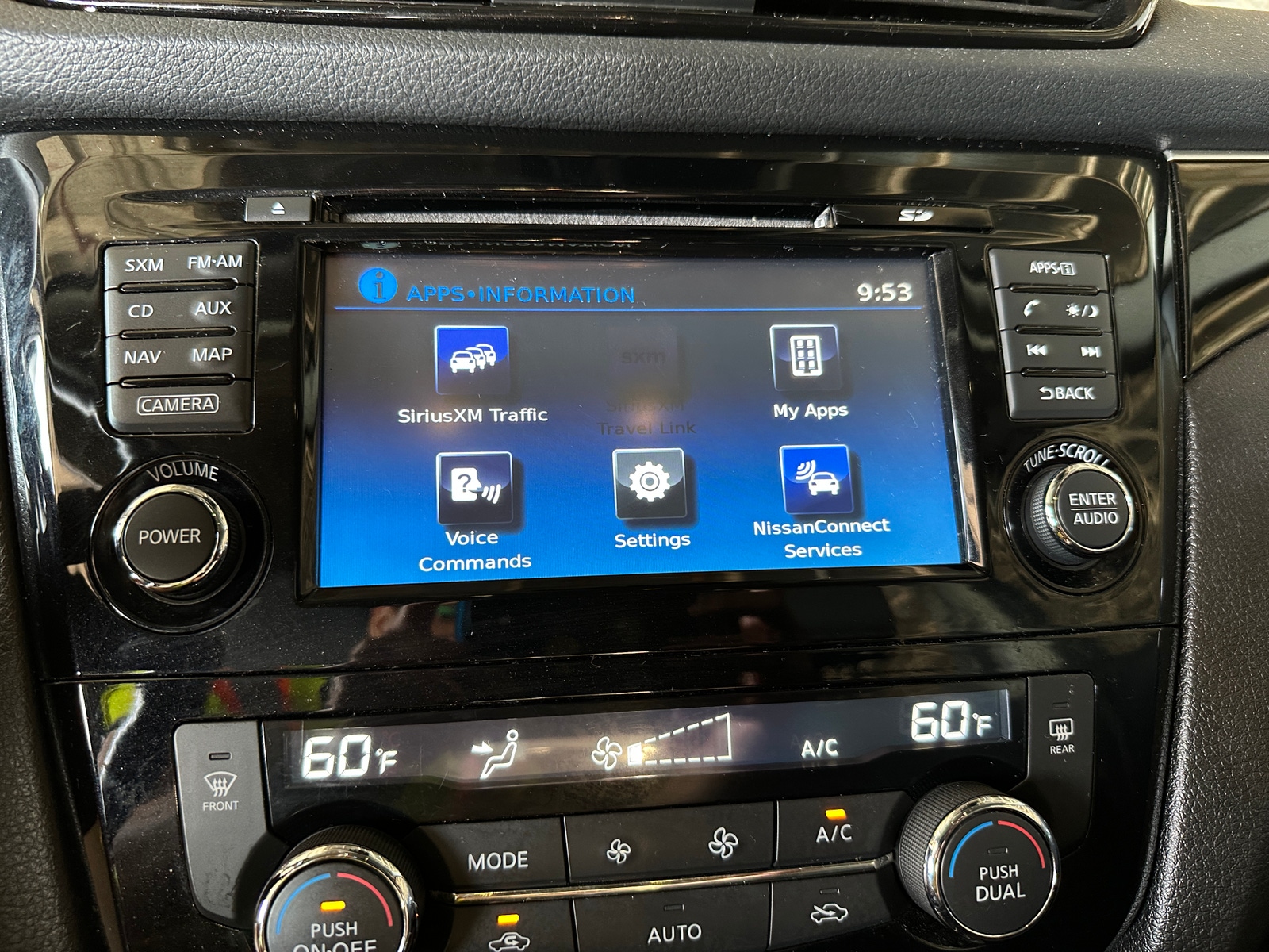 Thumbnail: 2018 Nissan Rogue Sport - 3