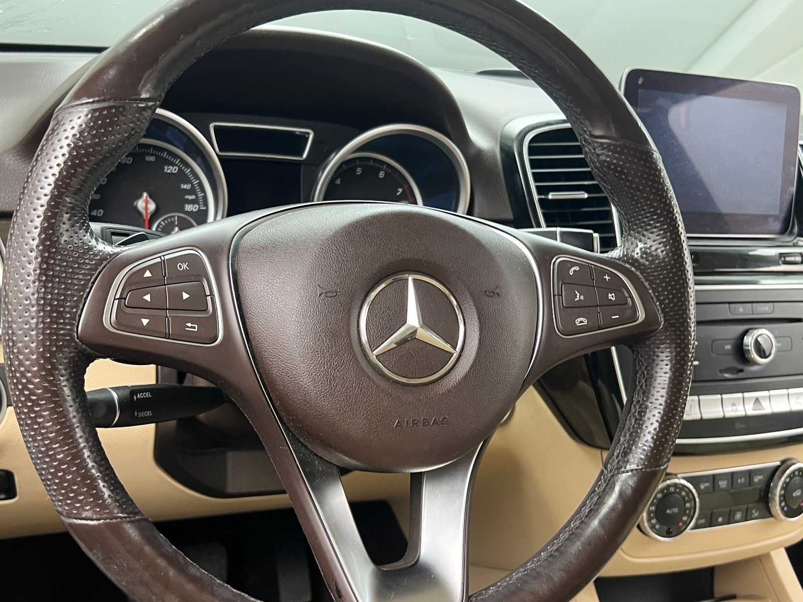 Thumbnail: 2017 Mercedes-Benz GLE - 4