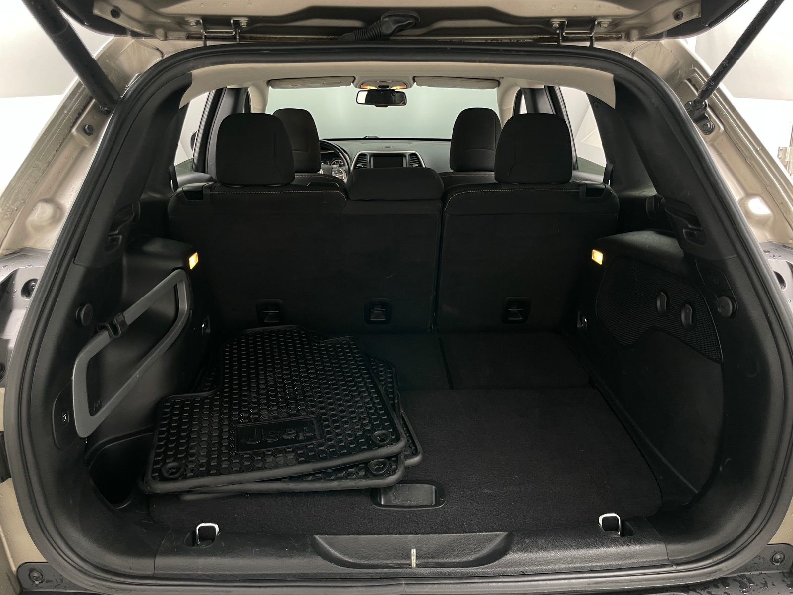 Thumbnail: 2016 Jeep Cherokee - 7