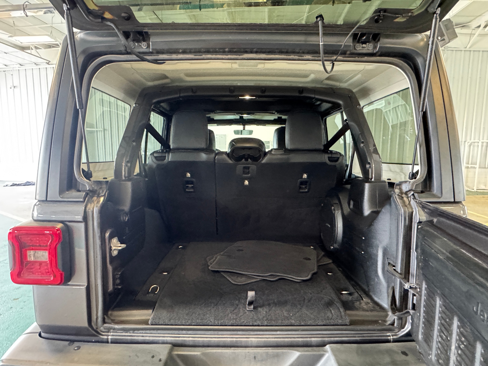 Thumbnail: 2018 Jeep Wrangler - 6