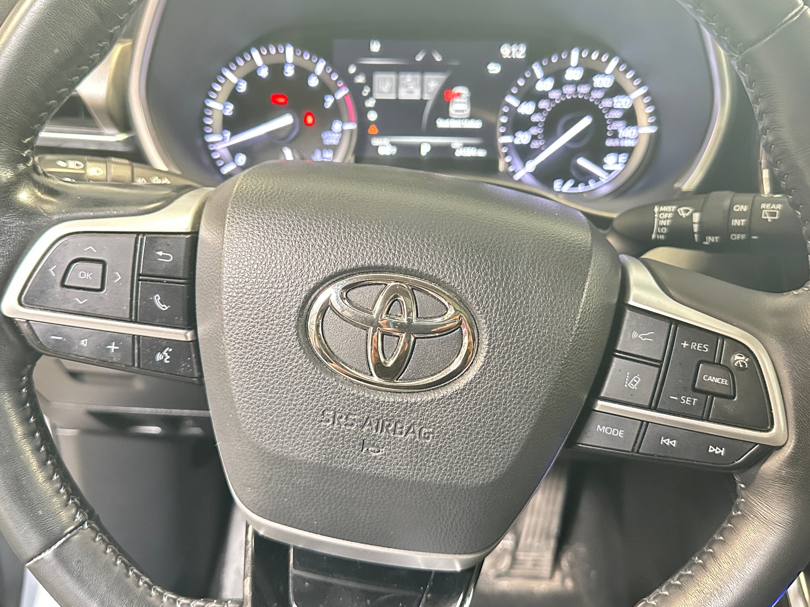 Thumbnail: 2022 Toyota Highlander - 4