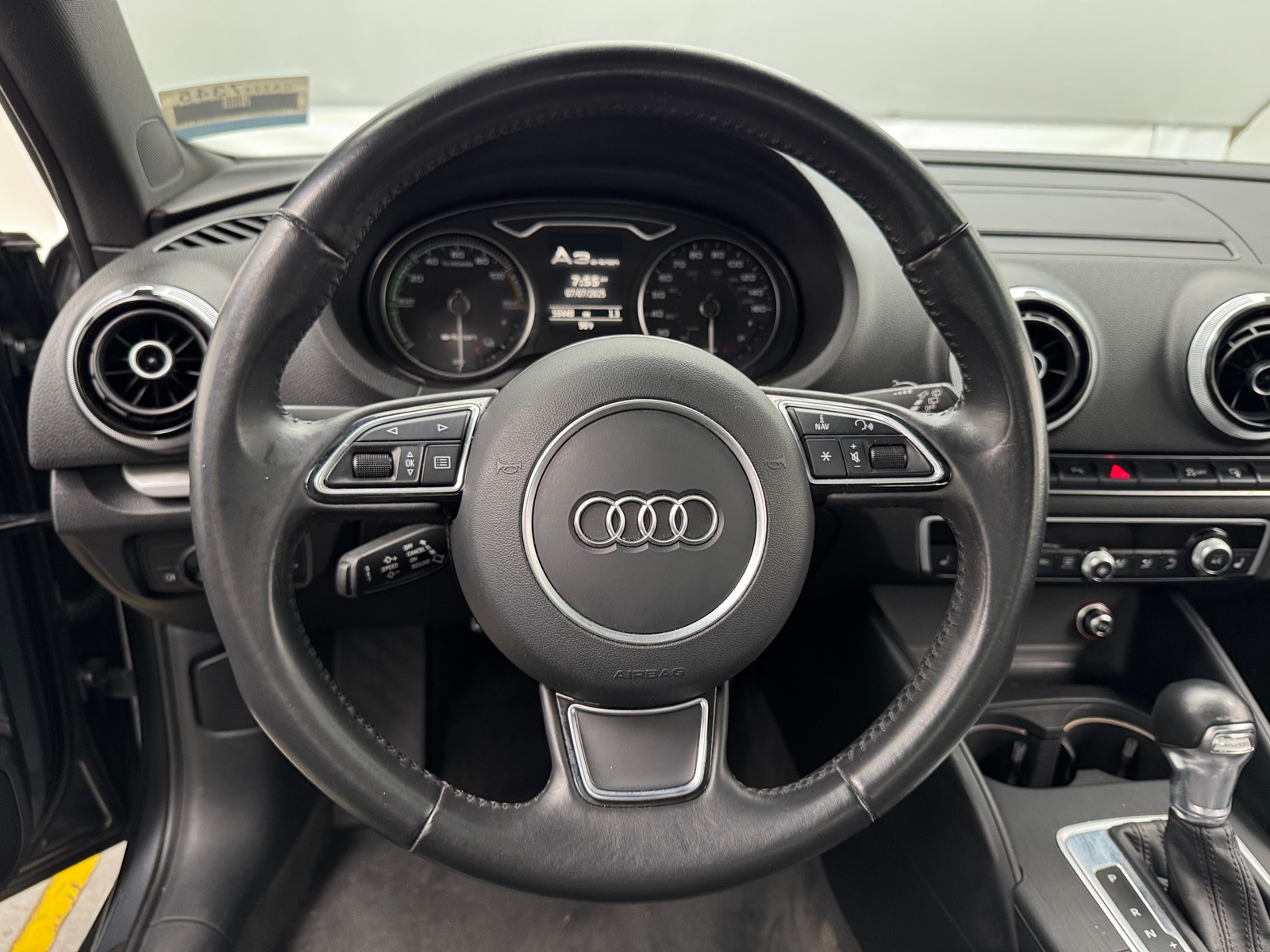 Thumbnail: 2016 Audi A3 e-tron - 4