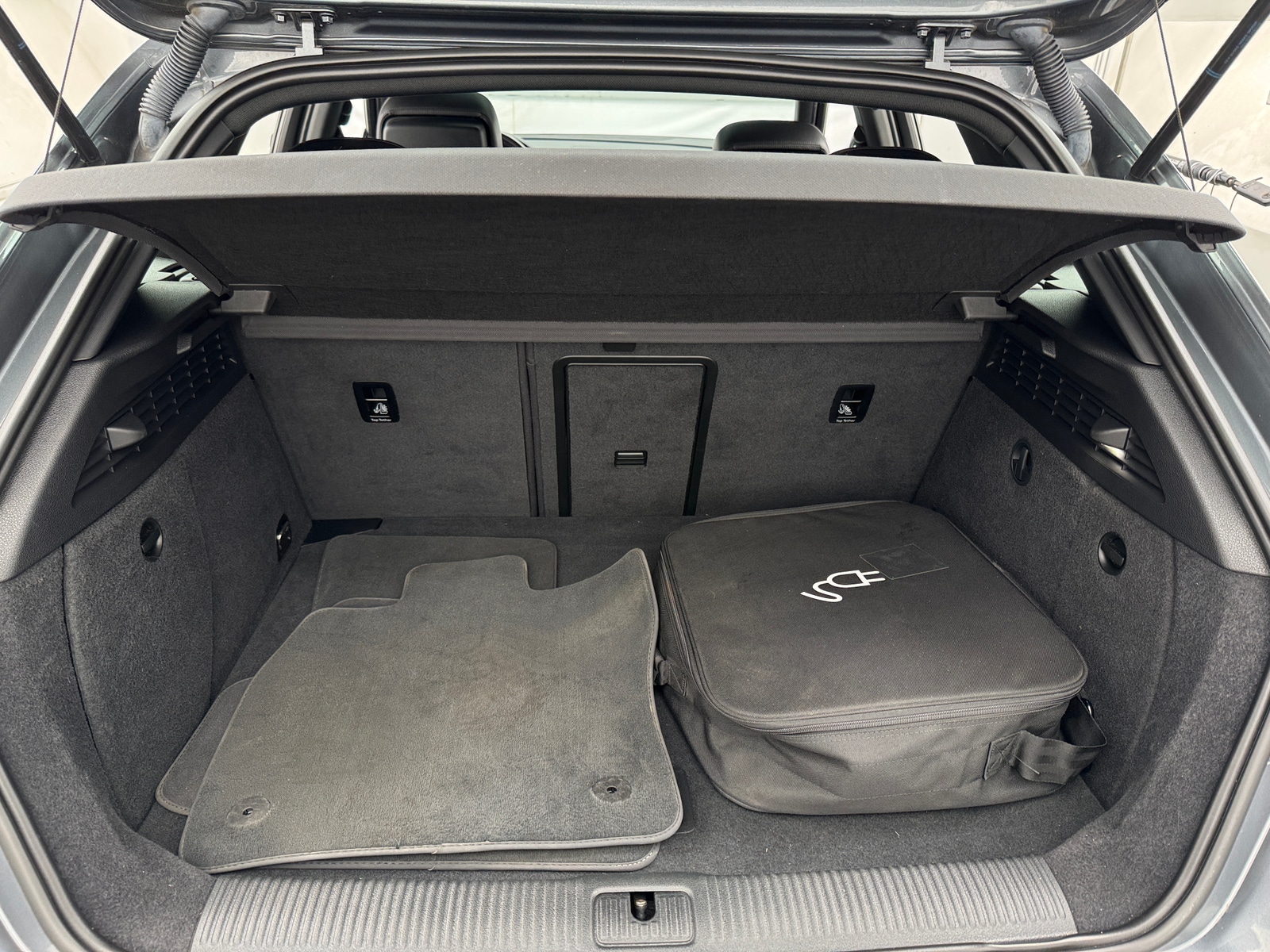 Thumbnail: 2016 Audi A3 e-tron - 6