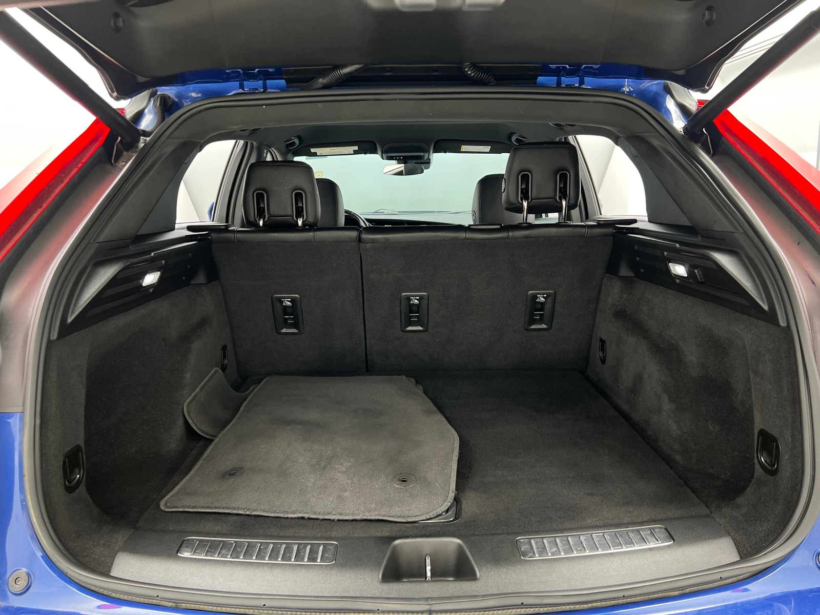 Thumbnail: 2021 Cadillac XT4 - 6
