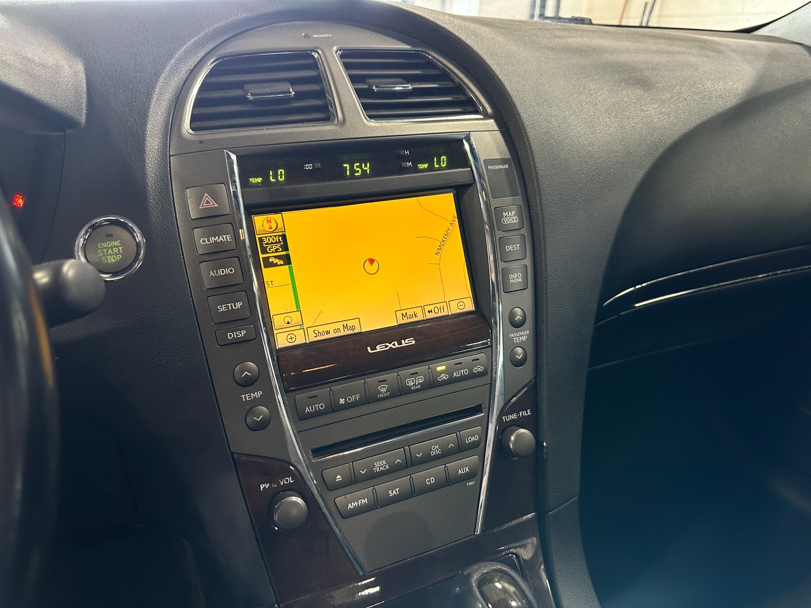 Thumbnail: 2011 Lexus ES - 3