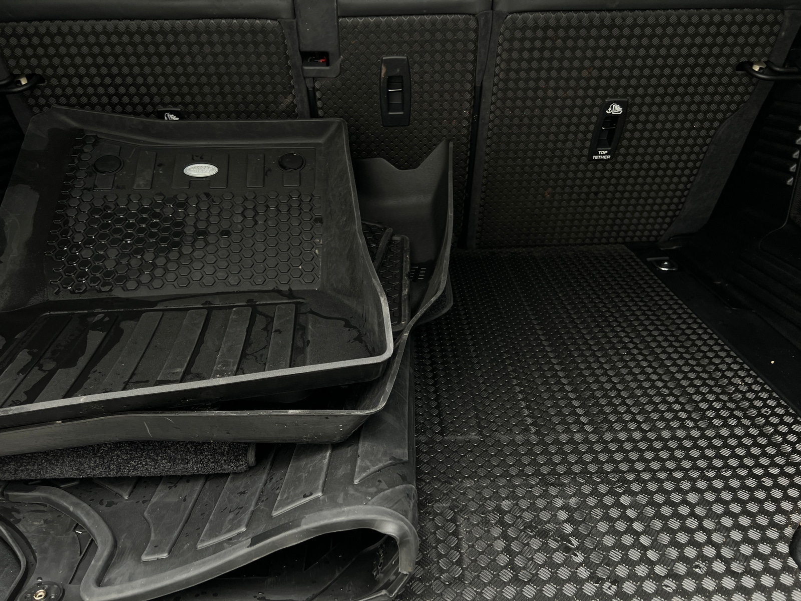 Thumbnail: 2020 Land Rover Defender - 6