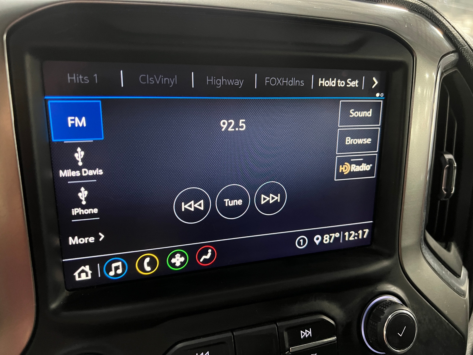 Thumbnail: 2020 Chevrolet Silverado 1500 - 4