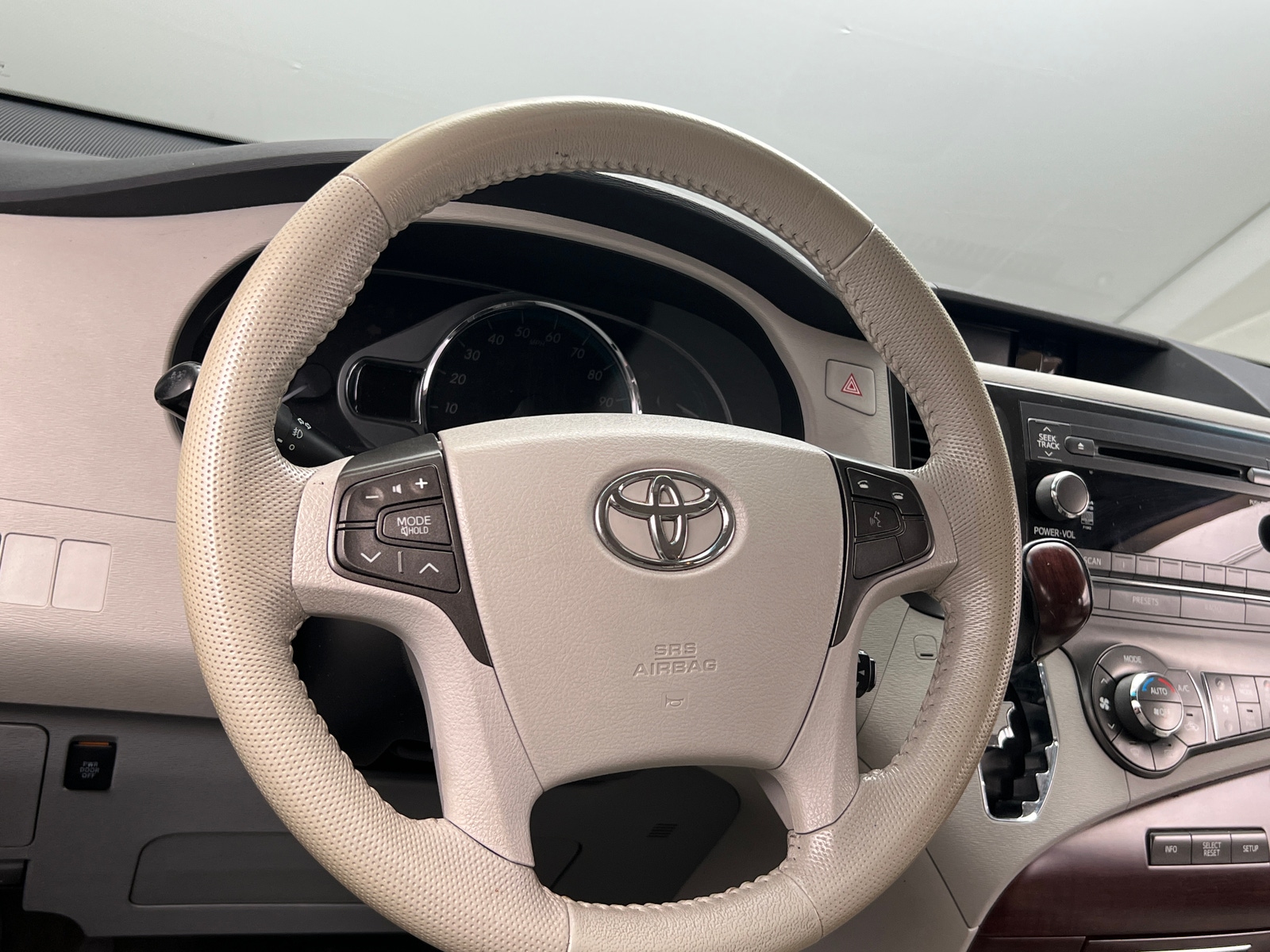 Thumbnail: 2011 Toyota Sienna - 4