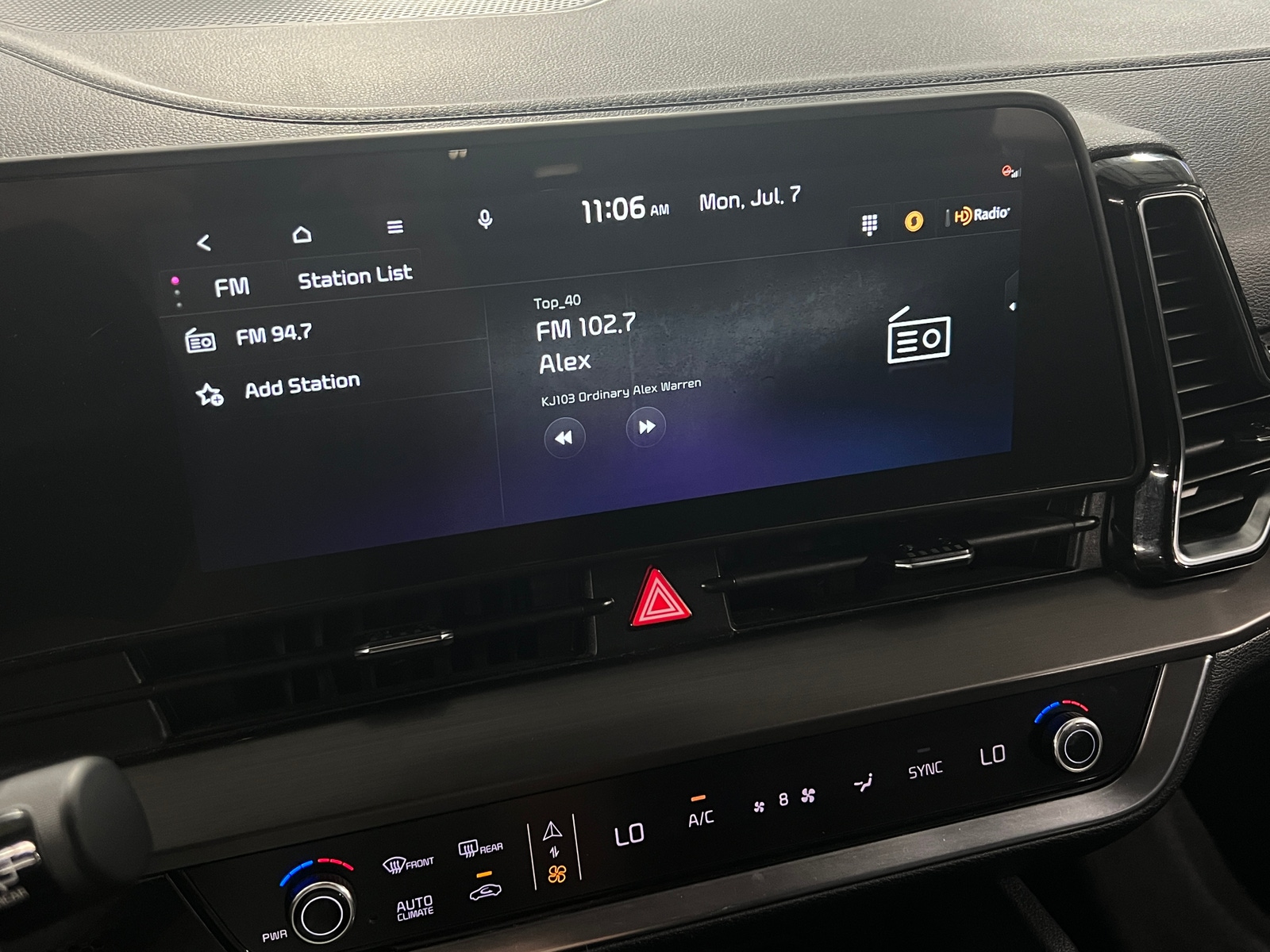 Thumbnail: 2023 Kia Sportage - 3