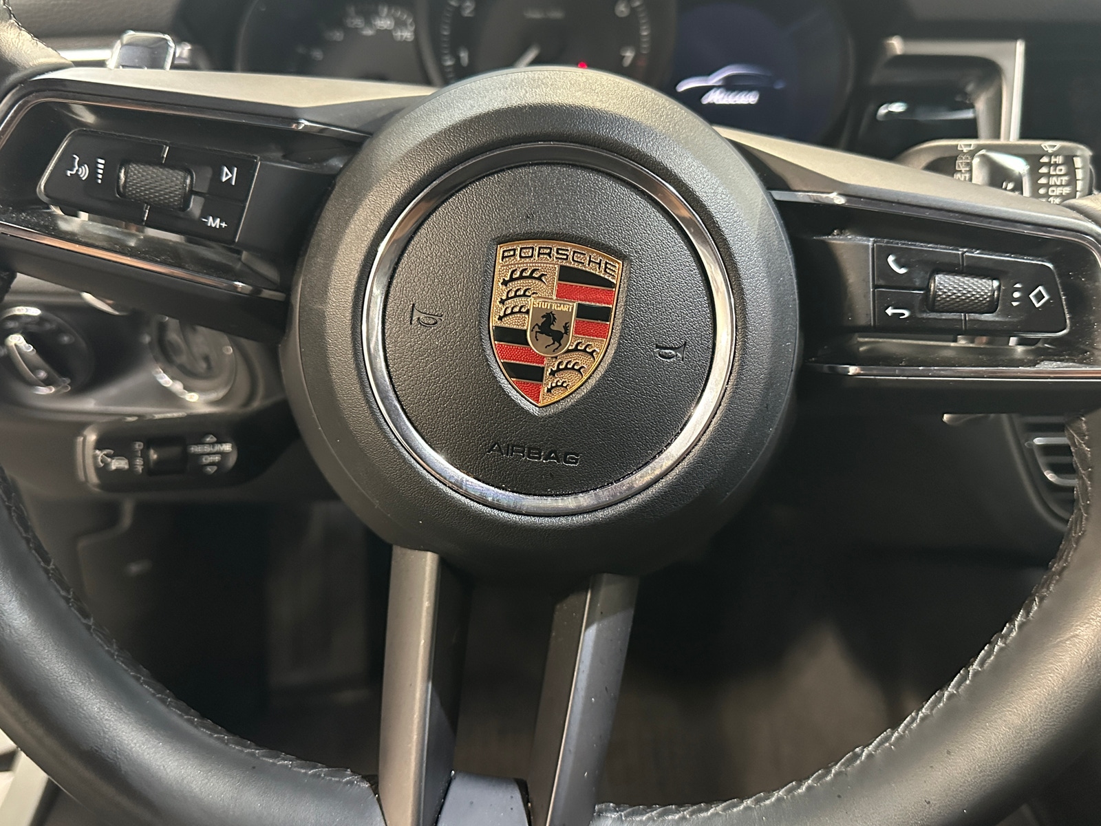 Thumbnail: 2023 Porsche Macan - 4