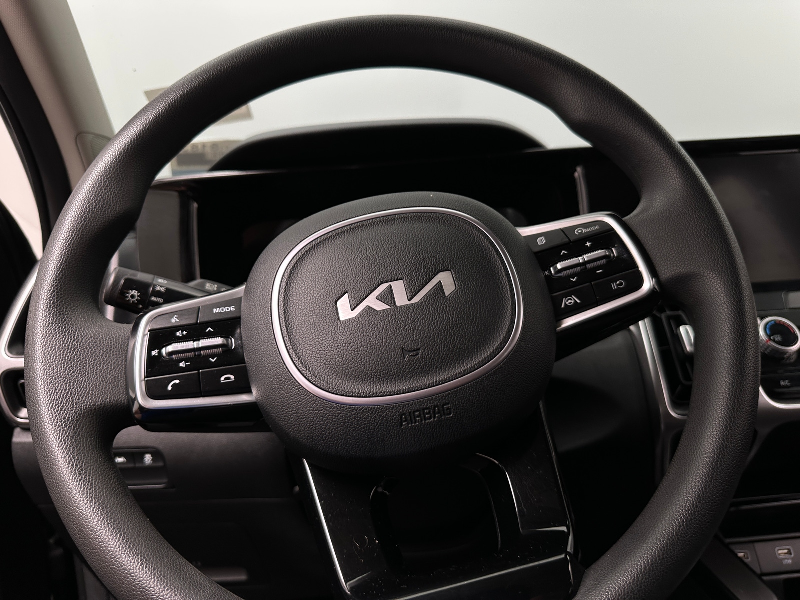 Thumbnail: 2023 Kia Sorento - 5