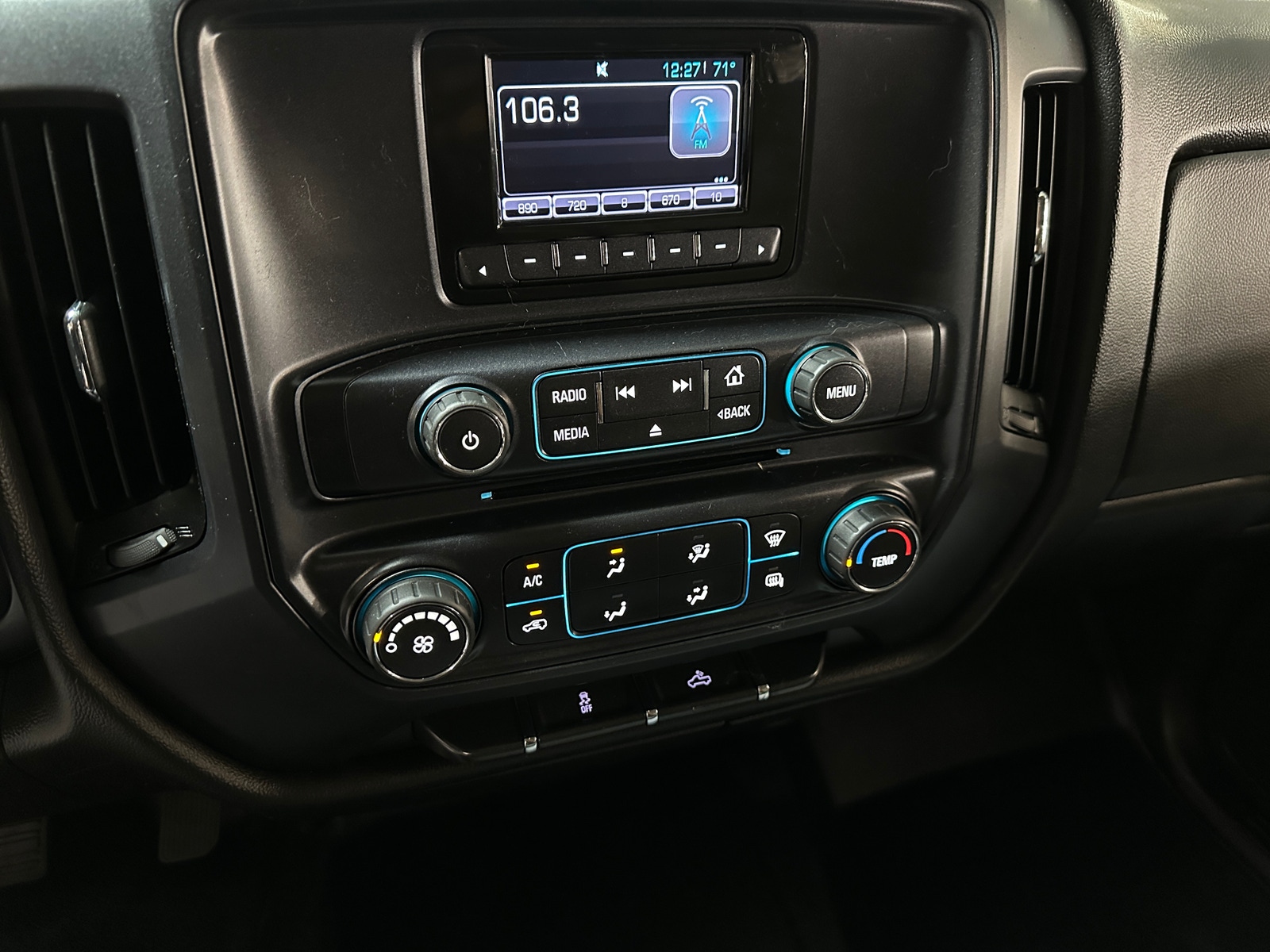 Thumbnail: 2015 Chevrolet Silverado 1500 - 4