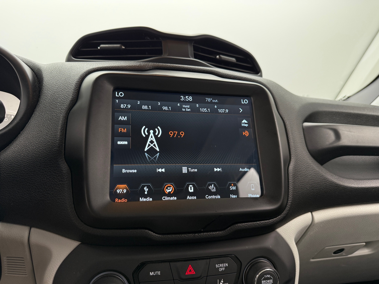 Thumbnail: 2018 Jeep Renegade - 3